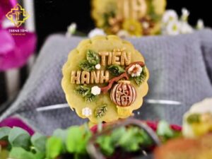 Bánh trung thu in logo thương hiệu Tiến Hạnh